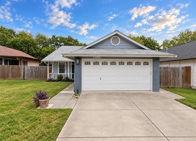 rental at 12108  Stoney Spur in San Antonio, TX — photo 1