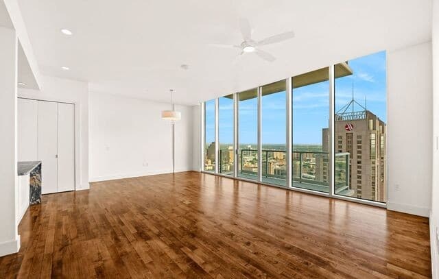 rental at 610 E Market Unit 3110 in San Antonio, TX — photo 1