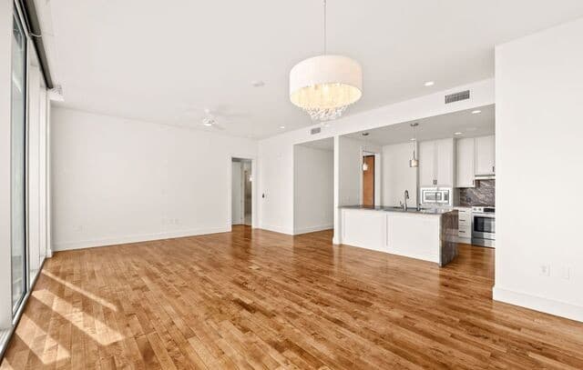 rental at 610 E Market Unit 3110 in San Antonio, TX — photo 4