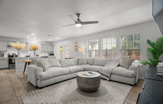 rental at 7711  Dusty Diamond in San Antonio, TX — photo 3
