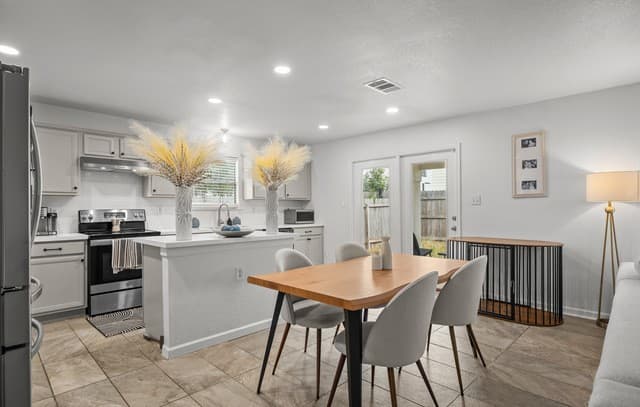 rental at 7711  Dusty Diamond in San Antonio, TX — photo 5