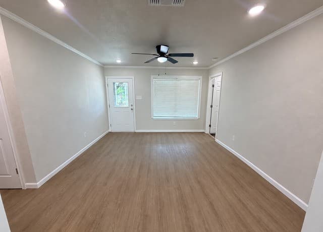 rental at 7615  Westfield blvd in San Antonio, TX — photo 2