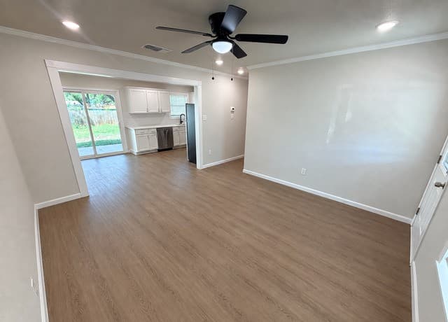 rental at 7615  Westfield blvd in San Antonio, TX — photo 3