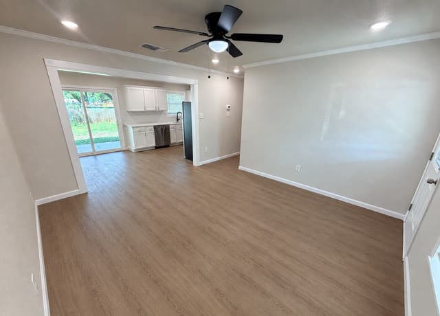rental at 7615  Westfield blvd in San Antonio, TX — photo 4