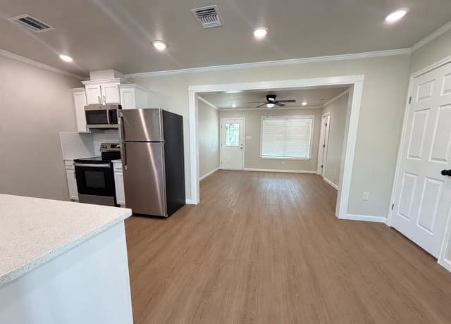 rental at 7615  Westfield blvd in San Antonio, TX — photo 5