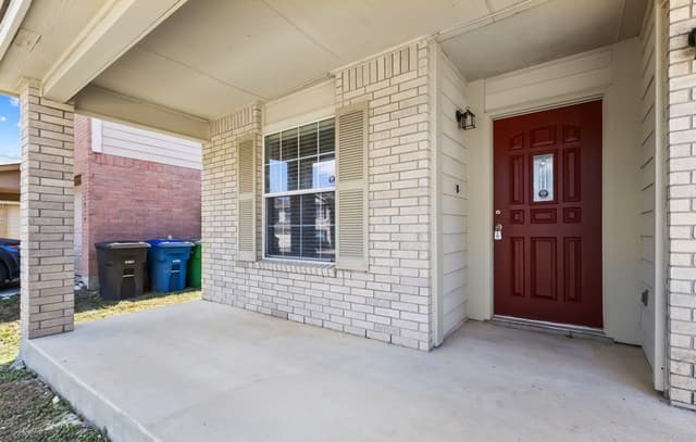 rental at 5814  Armstrong Wells in San Antonio, TX — photo 3