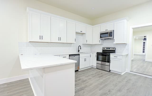 rental at 535  Austin St in Pleasanton, TX — photo 2
