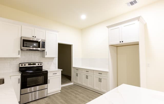 rental at 535  Austin St in Pleasanton, TX — photo 3