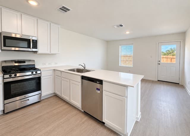 rental at 6609  Dali Bnd in San Antonio, TX — photo 5