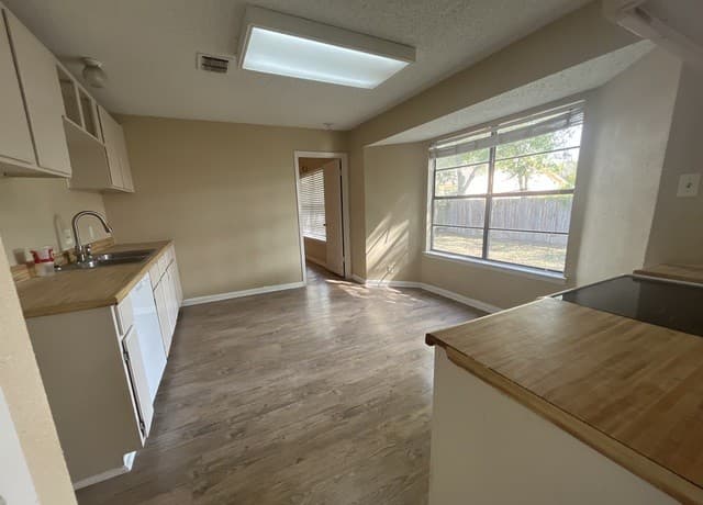 rental at 5710  Coldsprings Dr in San Antonio, TX — photo 4