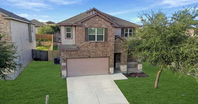 rental at 9814  Marbach Bnd in San Antonio, TX — photo 3