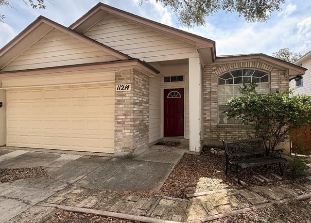 rental at 11214  Woodwaters Way in San Antonio, TX — photo 2