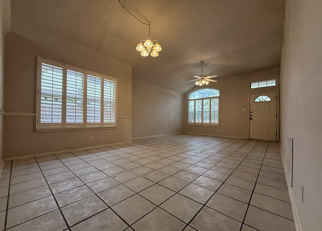 rental at 11214  Woodwaters Way in San Antonio, TX — photo 3