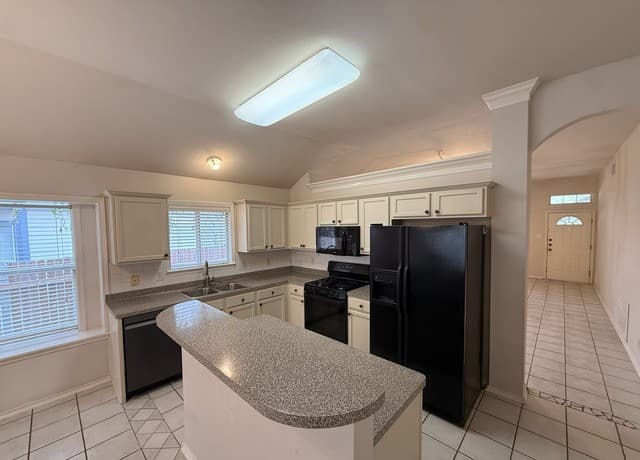 rental at 11214  Woodwaters Way in San Antonio, TX — photo 5