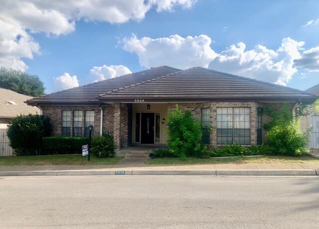 rental at 5934  Windy Cove in Windcrest, TX — photo 1