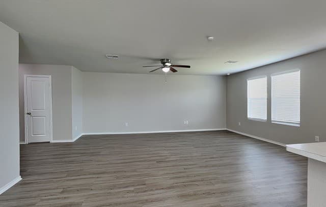 rental at 5202  Everett Loop in Converse, TX — photo 3