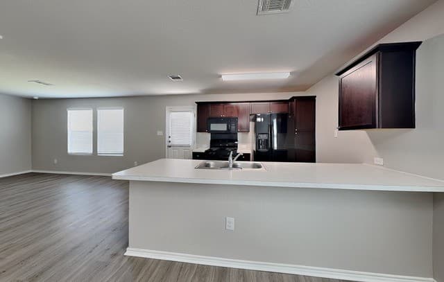 rental at 5202  Everett Loop in Converse, TX — photo 5