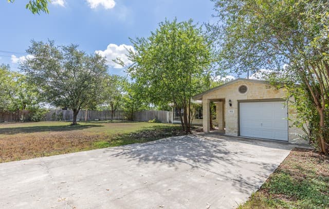 rental at 352  Tuttle Rd in Terrell Hills, TX — photo 2