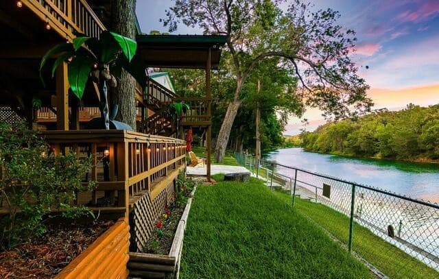 rental at 6804  River Rd in New Braunfels, TX — photo 4