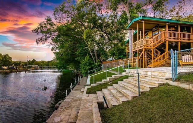 rental at 6804  River Rd in New Braunfels, TX — photo 5