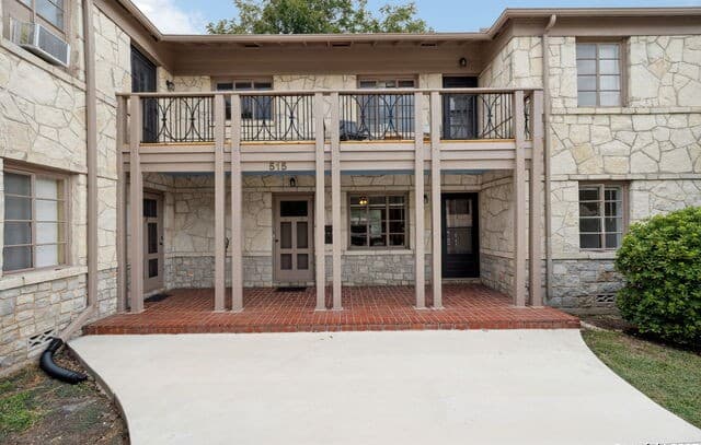 rental at 515 E Olmos Dr Unit 4 in Olmos Park, TX — photo 2