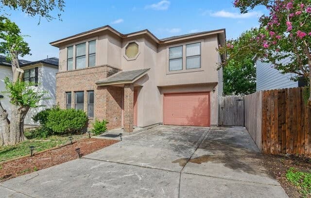 rental at 34  Weathering Crk in San Antonio, TX — photo 2