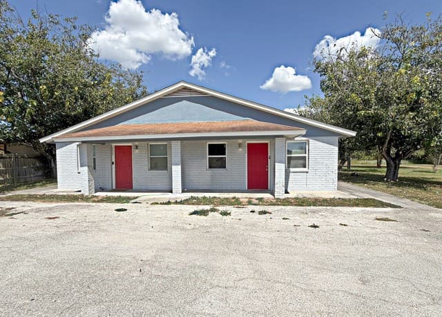 rental at 305  Haeckerville Rd in Cibolo, TX — photo 1