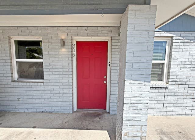 rental at 305  Haeckerville Rd in Cibolo, TX — photo 2