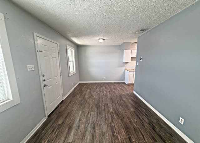 rental at 305  Haeckerville Rd in Cibolo, TX — photo 4