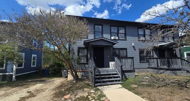 rental at 407  Natalen Ave in San Antonio, TX — photo 2