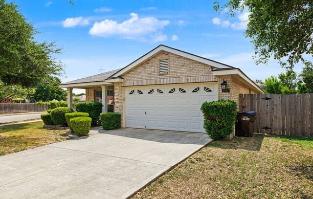 rental at 10402  Appaloosa Bay in San Antonio, TX — photo 5