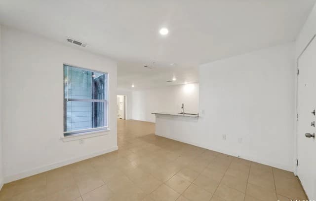rental at 903  Canterbury Unit 1205 in San Antonio, TX — photo 5