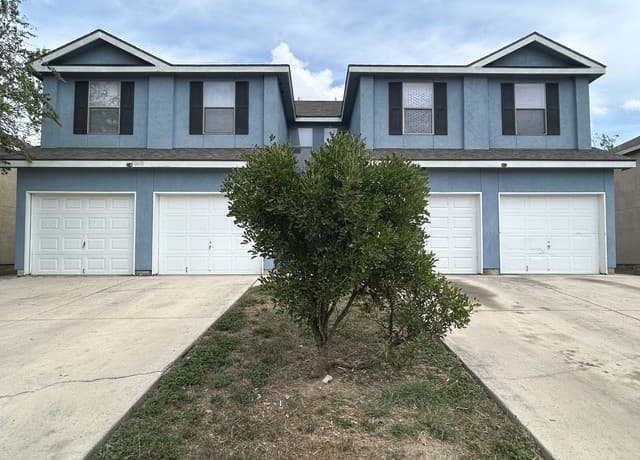 rental at 10610  Mathom Lndg Unit 4 in Universal City, TX — photo 1