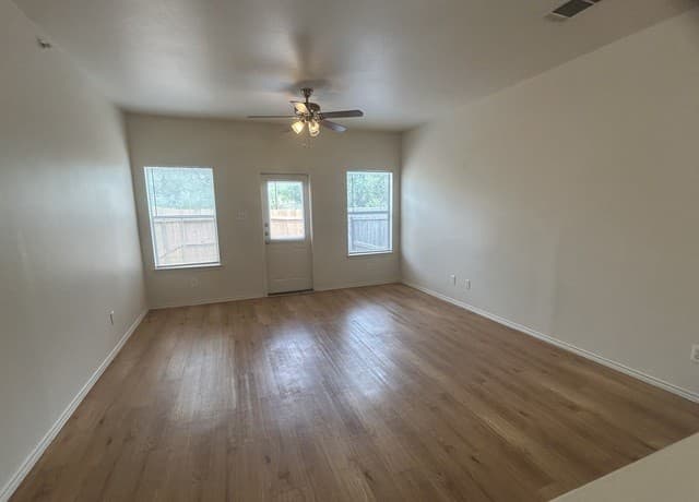 rental at 10610  Mathom Lndg Unit 4 in Universal City, TX — photo 5