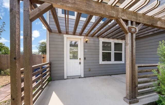 rental at 130  Belmont Unit 102 in San Antonio, TX — photo 3