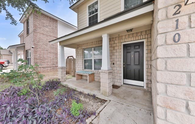 rental at 210  Hallie Pass in San Antonio, TX — photo 3