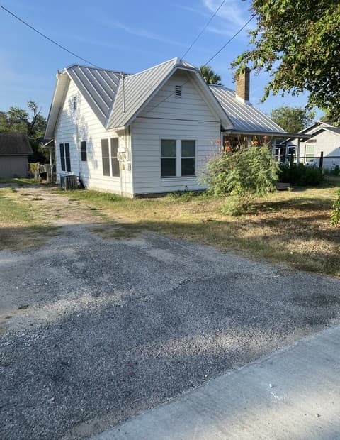 rental at 138 E Harding Blvd Unit 1 in San Antonio, TX — photo 1