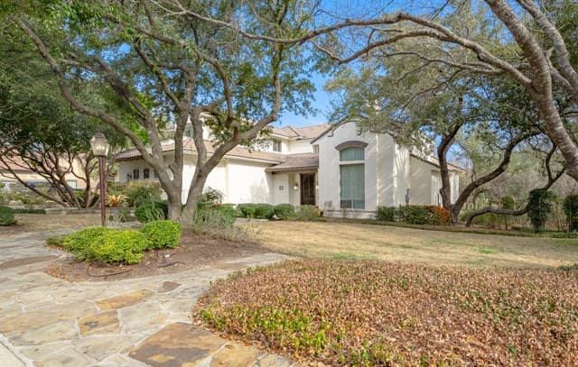 rental at 72  Eton Green Cir in San Antonio, TX — photo 1