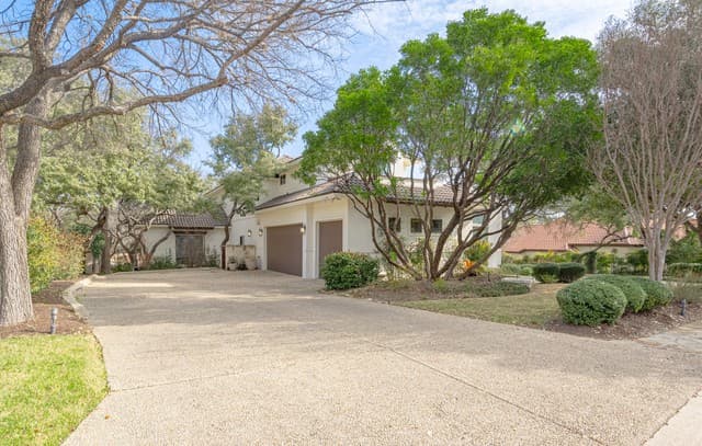 rental at 72  Eton Green Cir in San Antonio, TX — photo 2