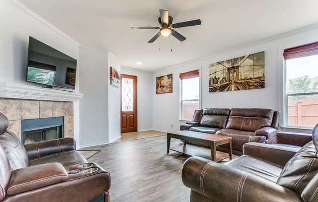 rental at 13402  Loma Sierra in San Antonio, TX — photo 2