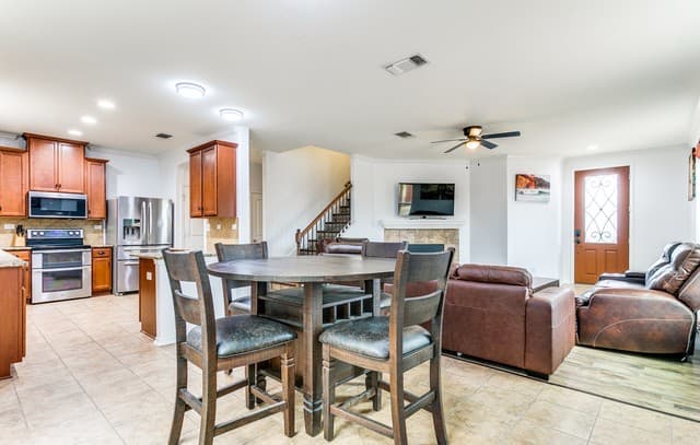 rental at 13402  Loma Sierra in San Antonio, TX — photo 4