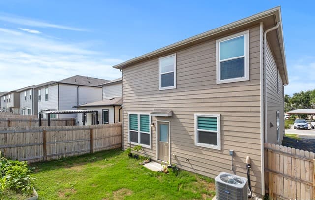 rental at 10643 W Military Drive Unit UNIT 14 in San Antonio, TX — photo 3