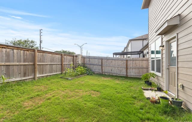 rental at 10643 W Military Drive Unit UNIT 14 in San Antonio, TX — photo 5