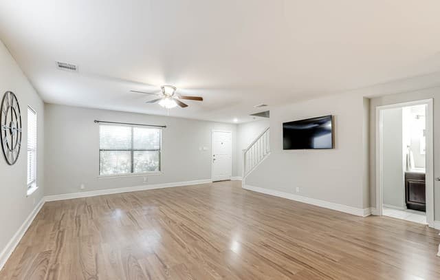 rental at 6322  Regency Mnr in San Antonio, TX — photo 3
