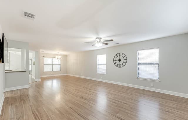 rental at 6322  Regency Mnr in San Antonio, TX — photo 5