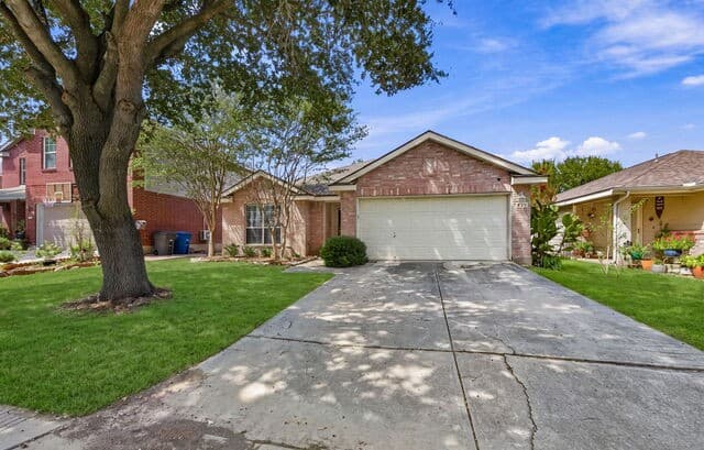 rental at 7411  Tamburo Trail in San Antonio, TX — photo 2