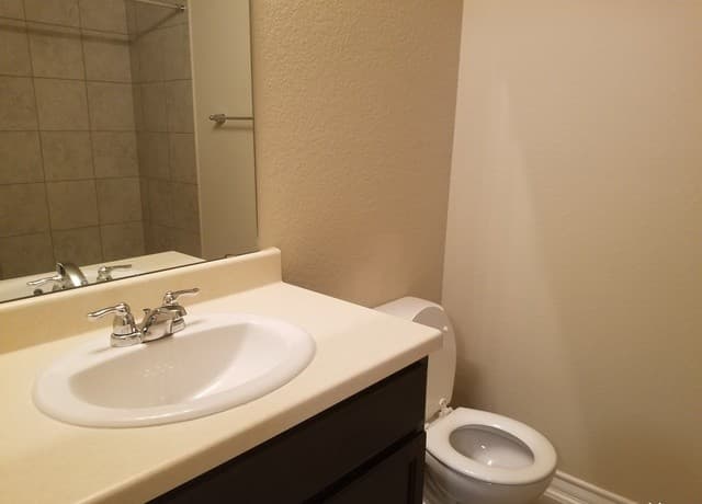 rental at 8711  Fischer Falls in San Antonio, TX — photo 2