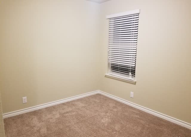 rental at 8711  Fischer Falls in San Antonio, TX — photo 4