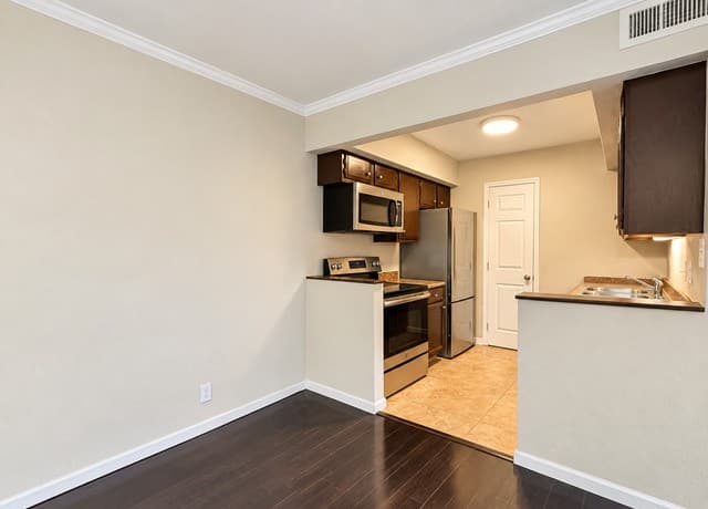 rental at 6718  Callaghan Rd Unit 301 in San Antonio, TX — photo 5
