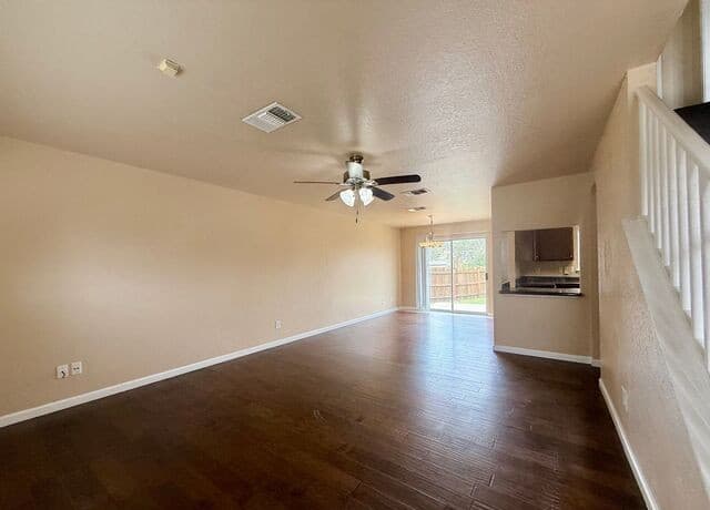 rental at 6418  Highland Grass in Converse, TX — photo 3